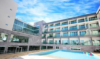 ג'גו The Four Graces Resort מלון