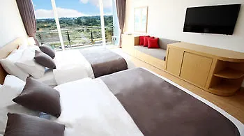 מלון ג'גו The Four Graces Resort