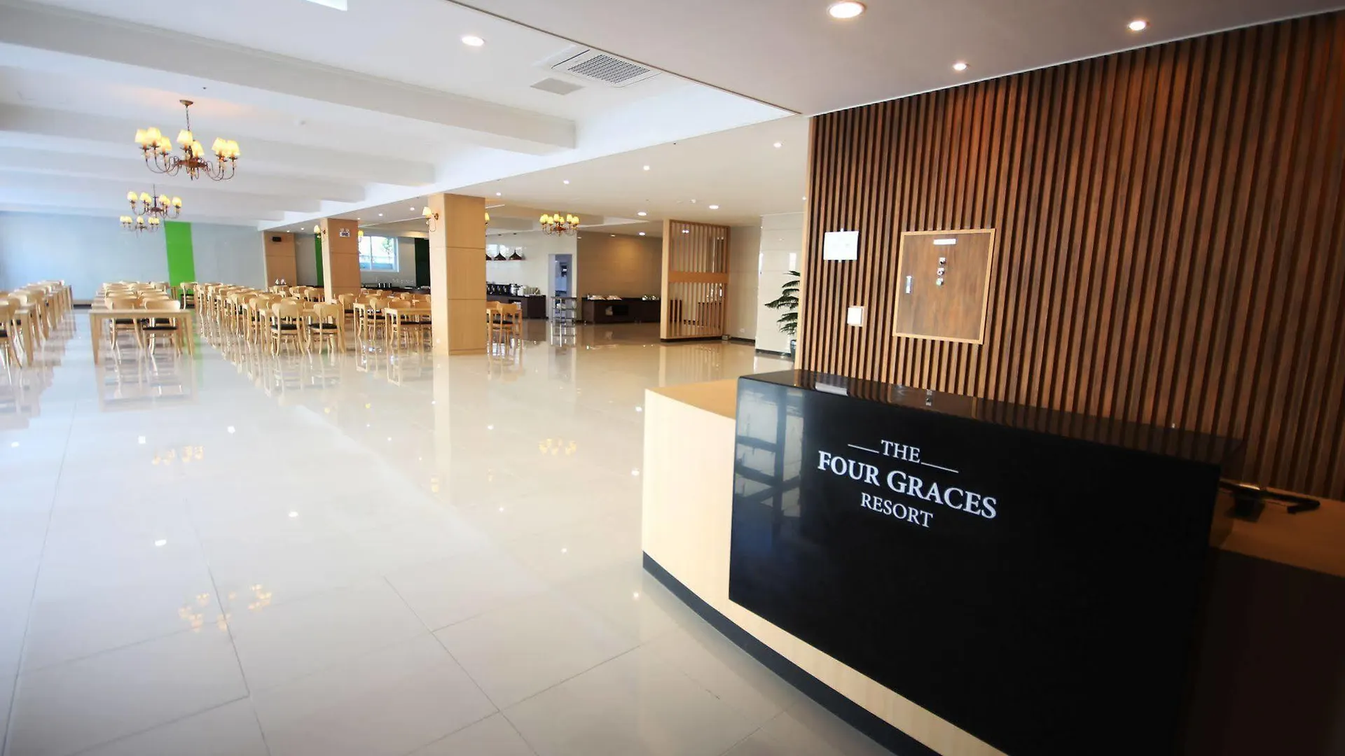 ג'גו The Four Graces Resort
