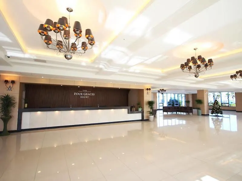 ג'גו The Four Graces Resort 4*,
