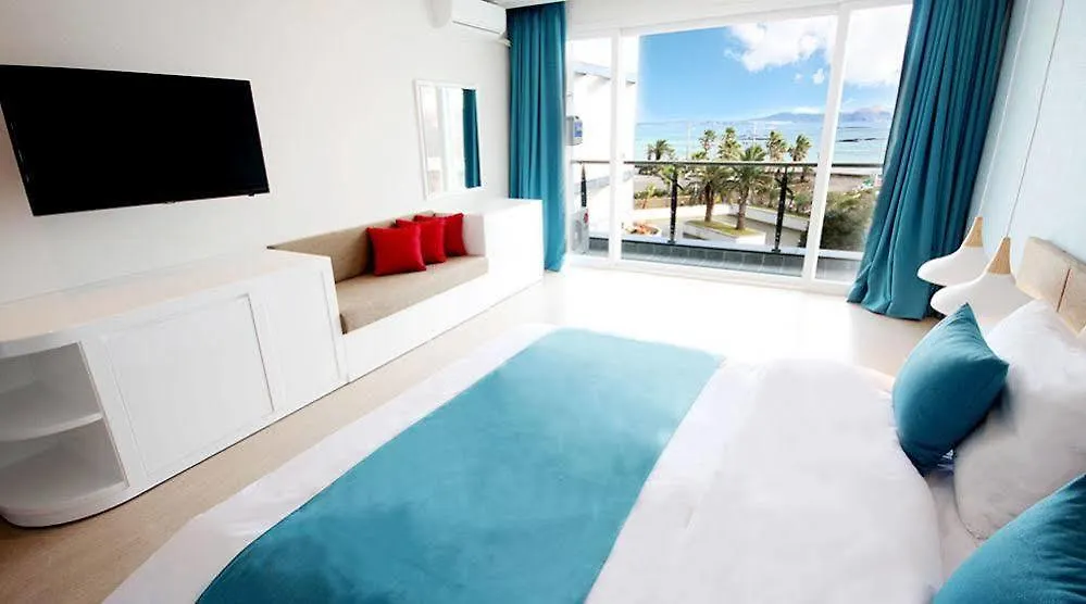 ג'גו The Four Graces Resort מלון