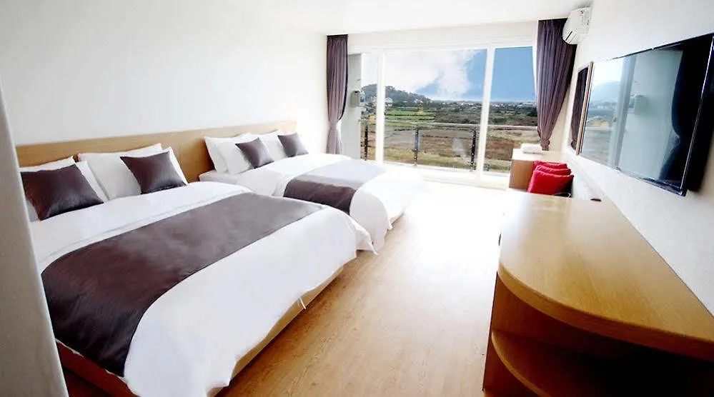 ג'גו The Four Graces Resort