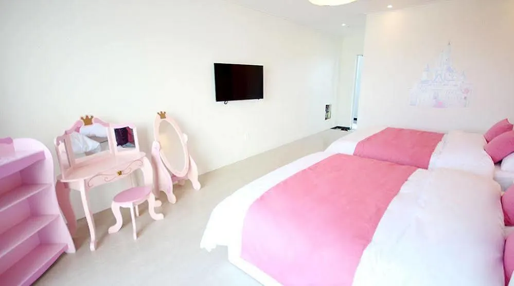 ג'גו The Four Graces Resort מלון