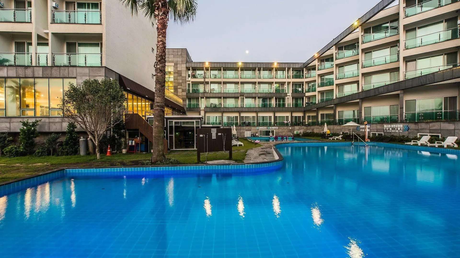 מלון ג'גו The Four Graces Resort