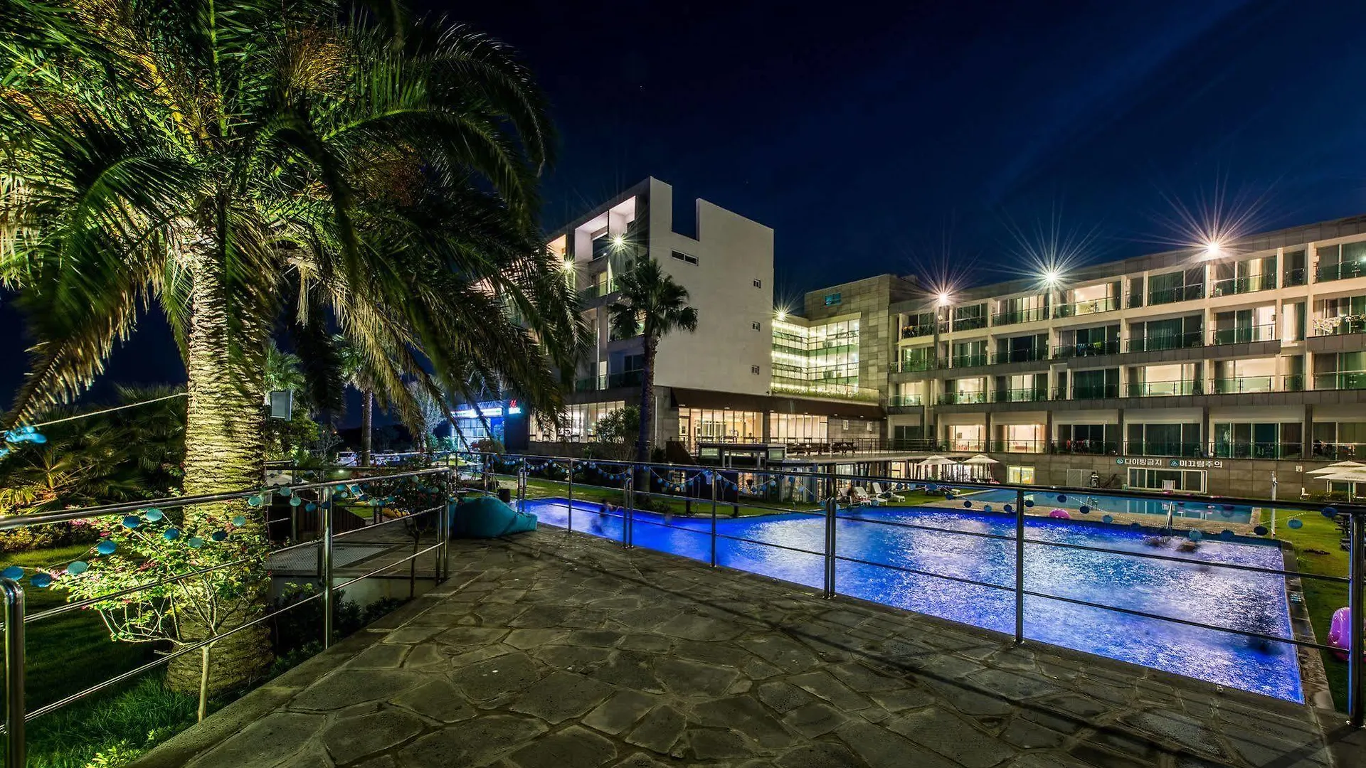 מלון ג'גו The Four Graces Resort